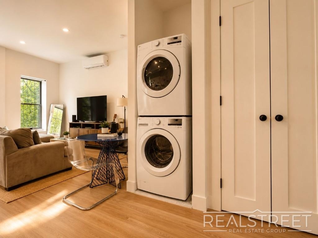 350 Vernon Avenue - Photo 6