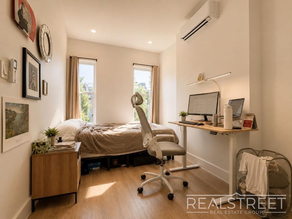 350 Vernon Avenue - Photo 4