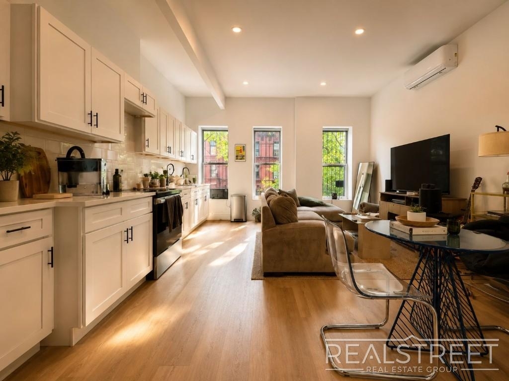 350 Vernon Avenue - Photo 3