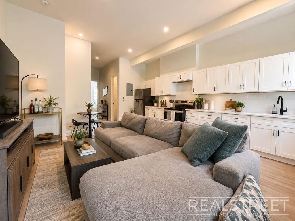 350 Vernon Avenue - Photo 1