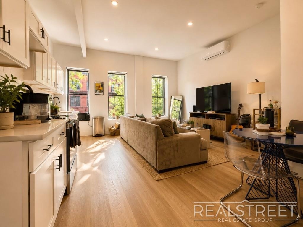 350 Vernon Avenue - Photo 0
