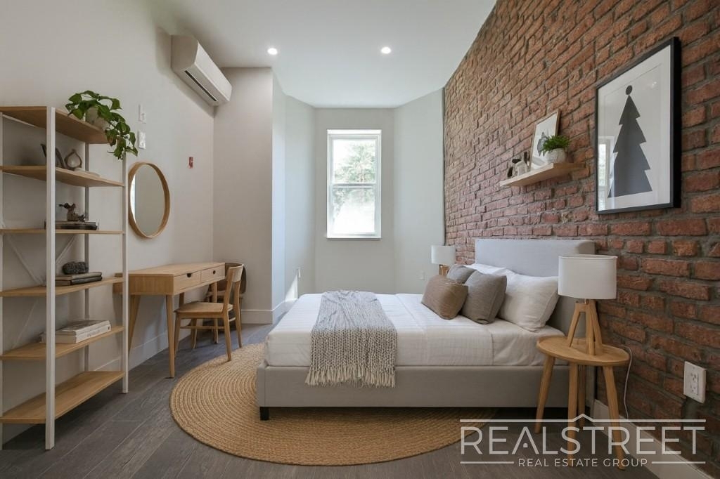 2517 Bedford Ave. - Photo 3