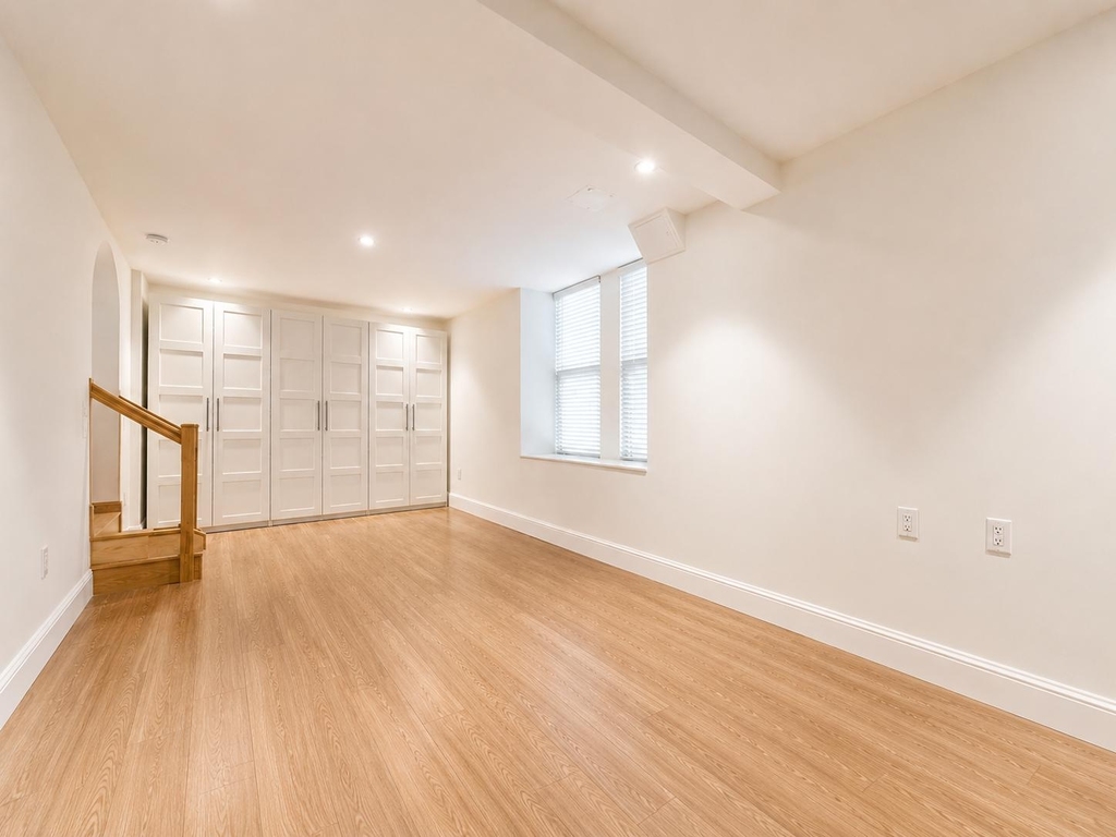 241 Ocean Parkway - Photo 5