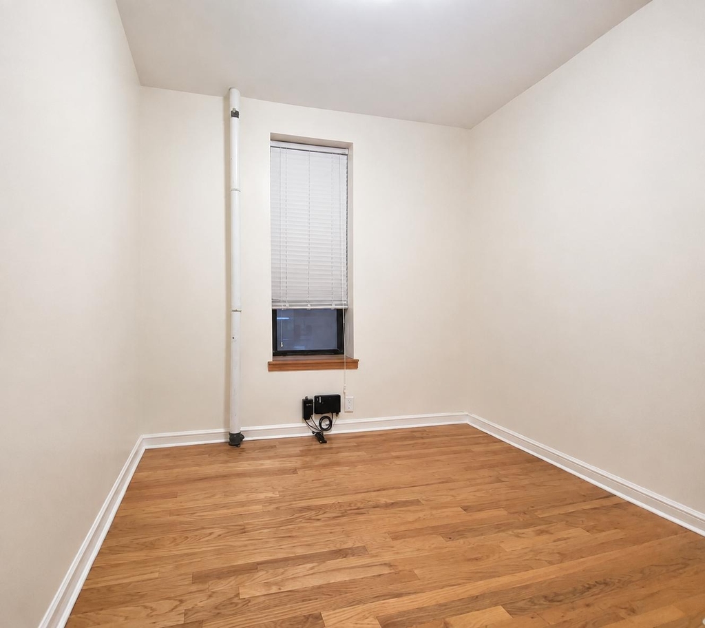 3135 Broadway - Photo 6