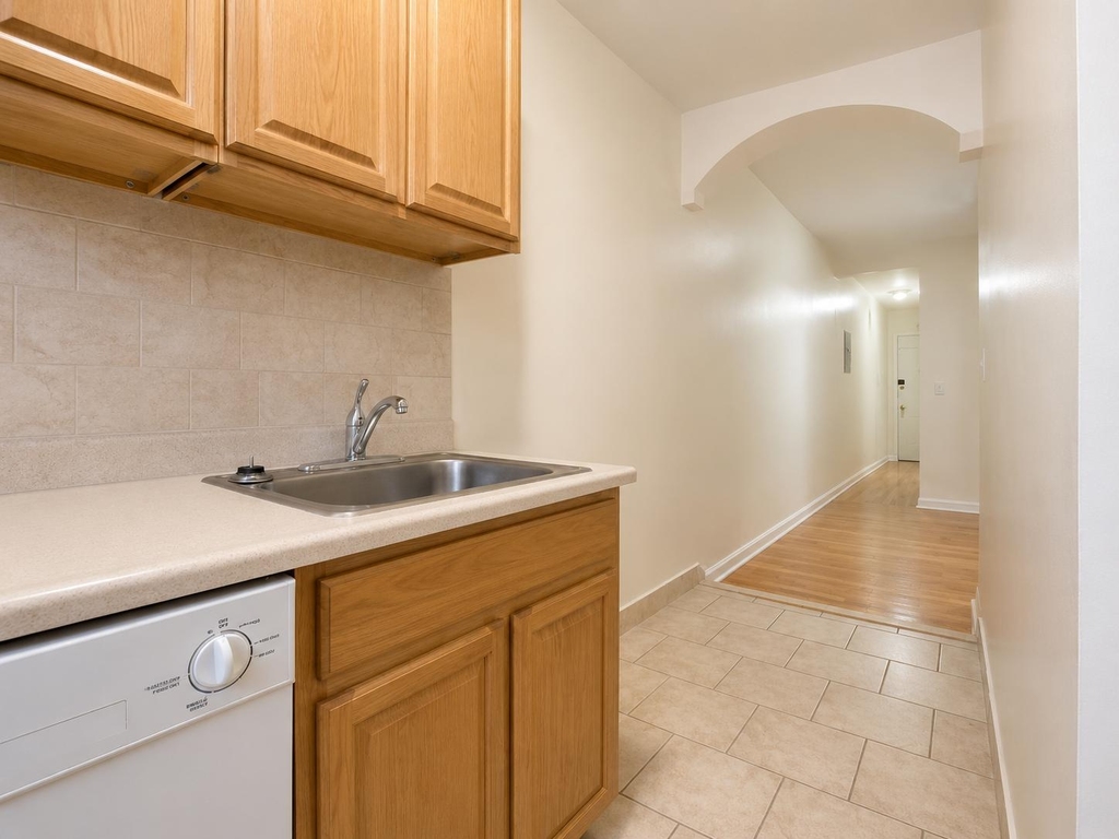 3135 Broadway - Photo 9
