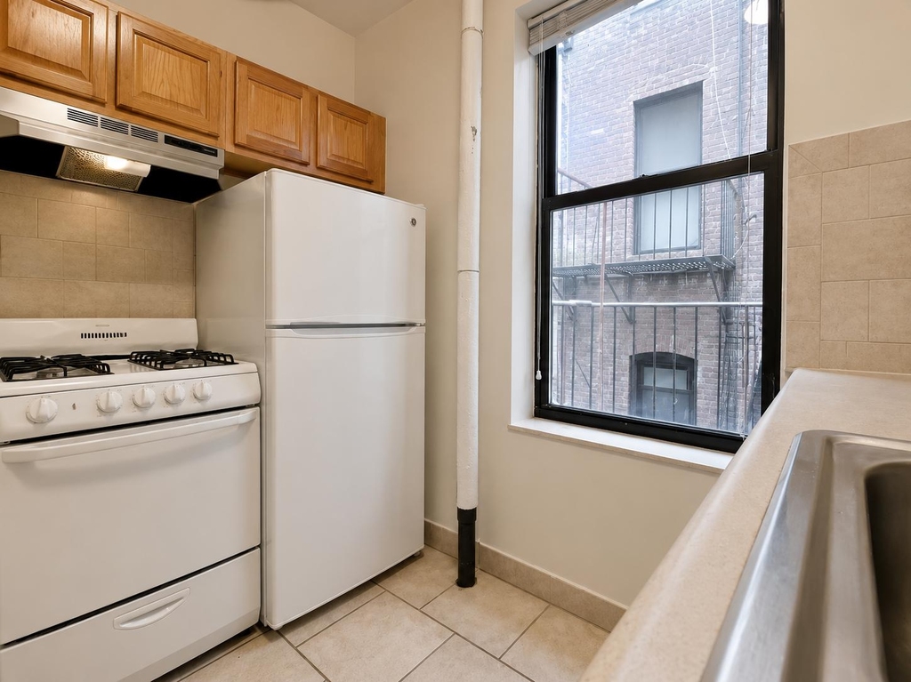 3135 Broadway - Photo 4