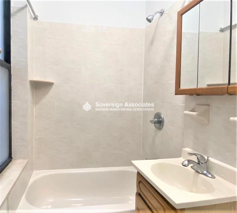 3135 Broadway - Photo 9