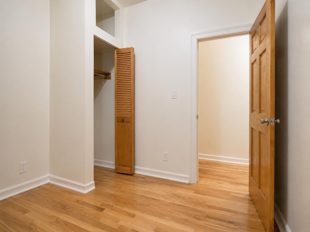 3135 Broadway - Photo 8