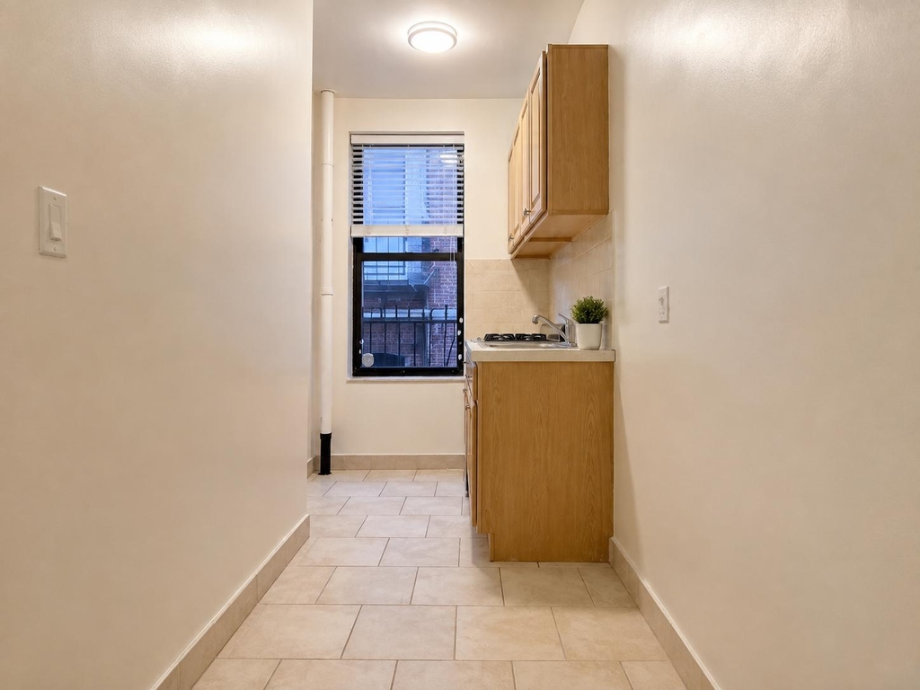 3135 Broadway - Photo 11