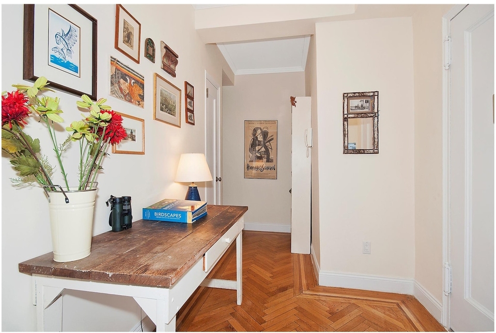 134 W 93rd St - Photo 4
