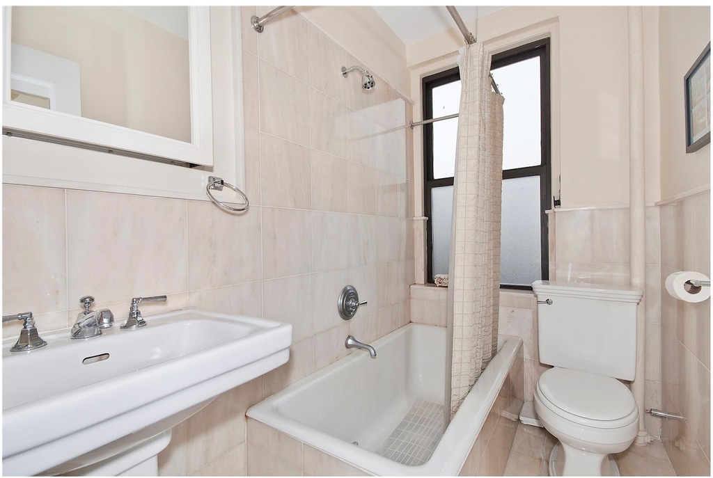 134 W 93rd St - Photo 5