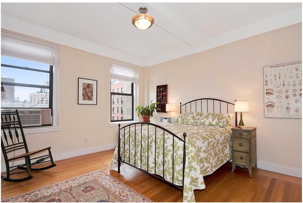 134 W 93rd St - Photo 2