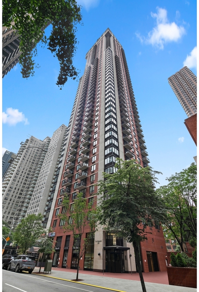 250 E 40th St - Photo 19