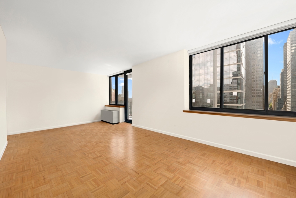 250 E 40th St - Photo 3