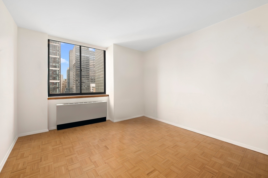 250 E 40th St - Photo 6
