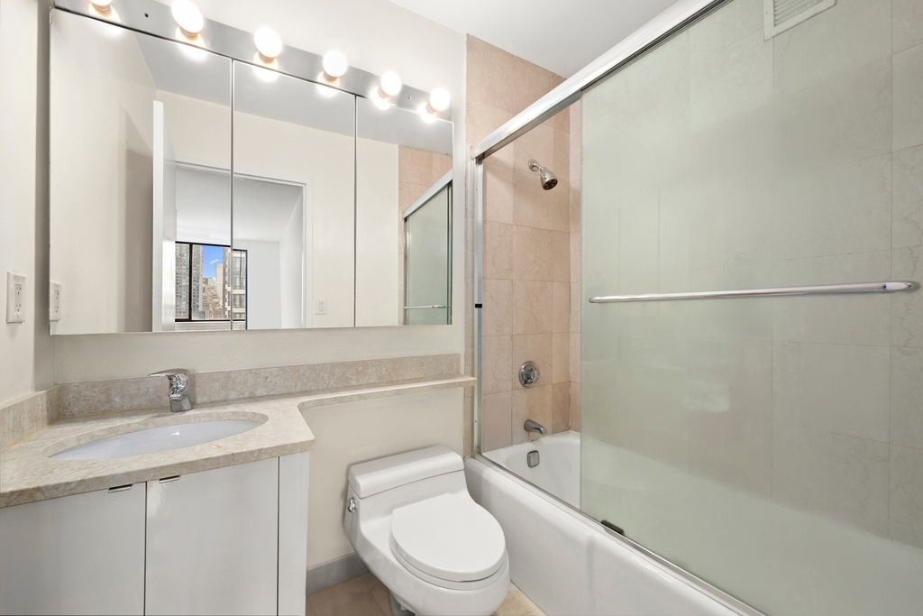 250 E 40th St - Photo 8