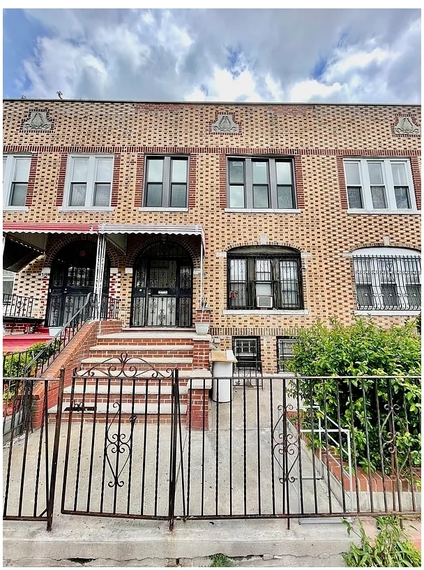 323 Midwood St - Photo 0