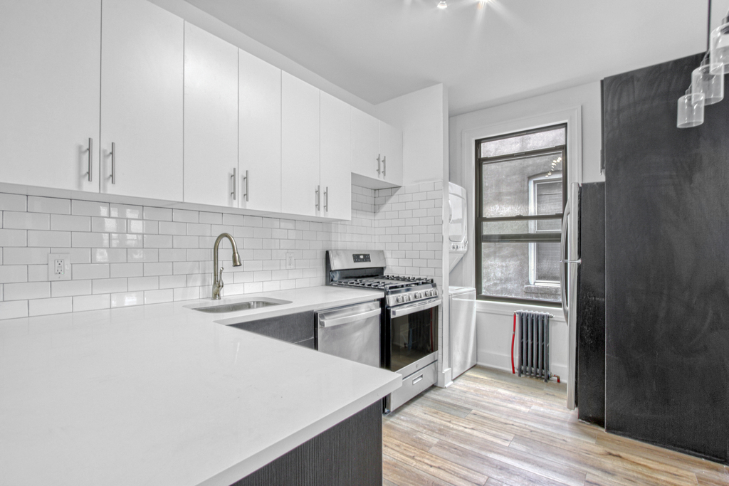 323 Midwood St - Photo 6