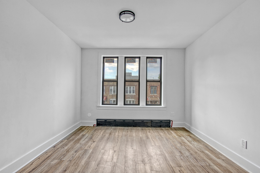 323 Midwood St - Photo 4