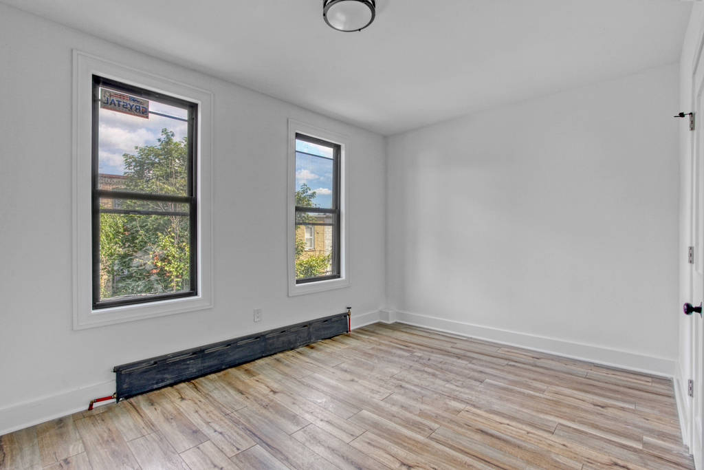 323 Midwood St - Photo 9