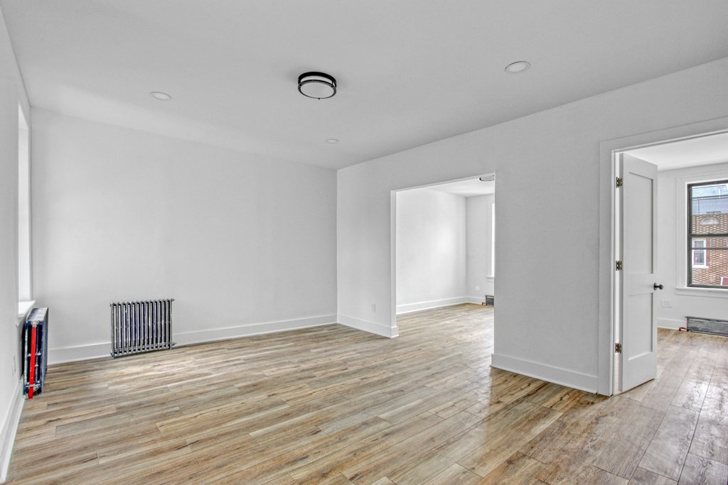 323 Midwood St - Photo 2