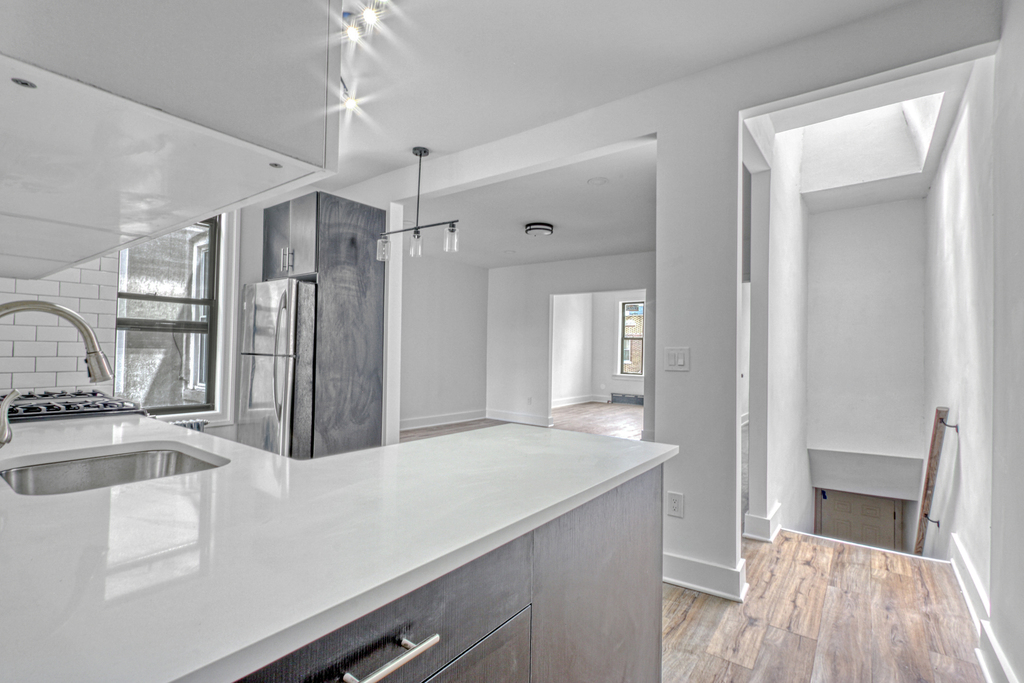 323 Midwood St - Photo 8