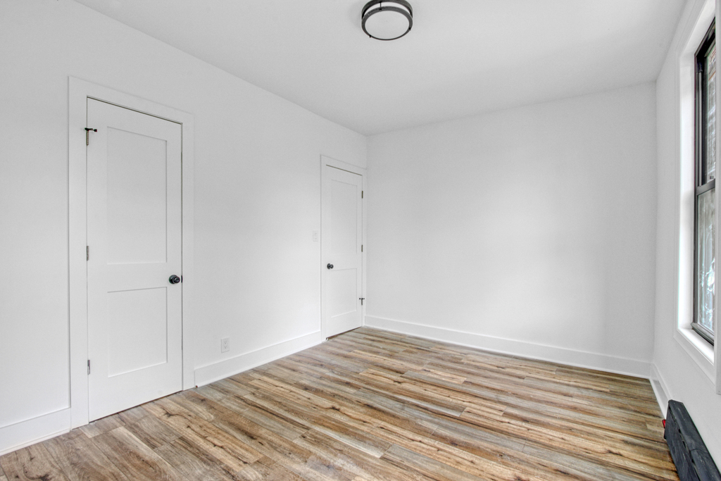 323 Midwood St - Photo 10
