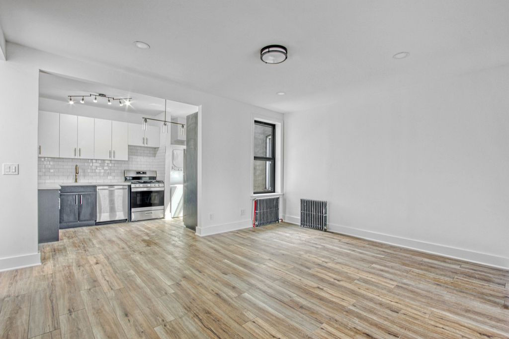 323 Midwood St - Photo 1
