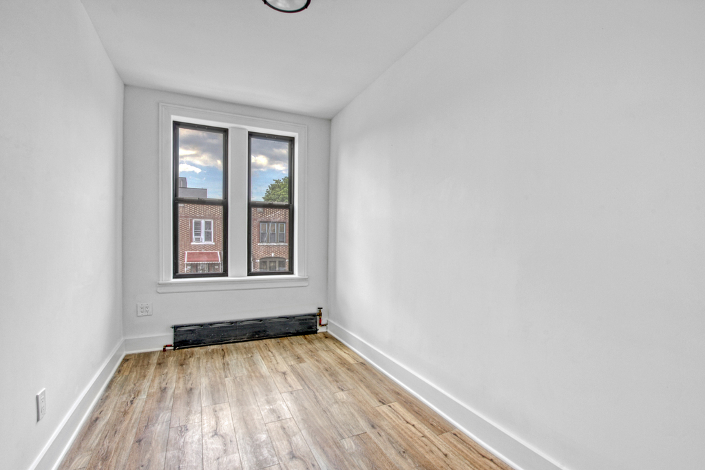 323 Midwood St - Photo 13