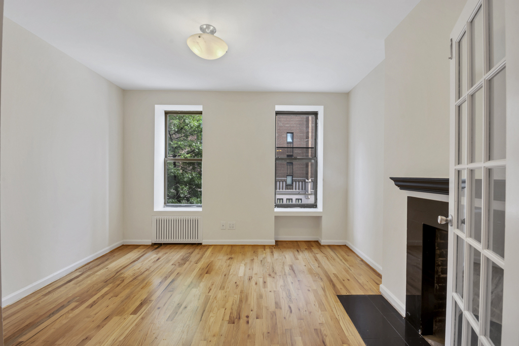 Second Avenue - Photo 4