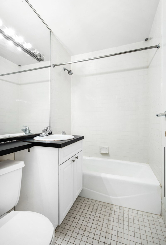 226 East 25th Street - Photo 4