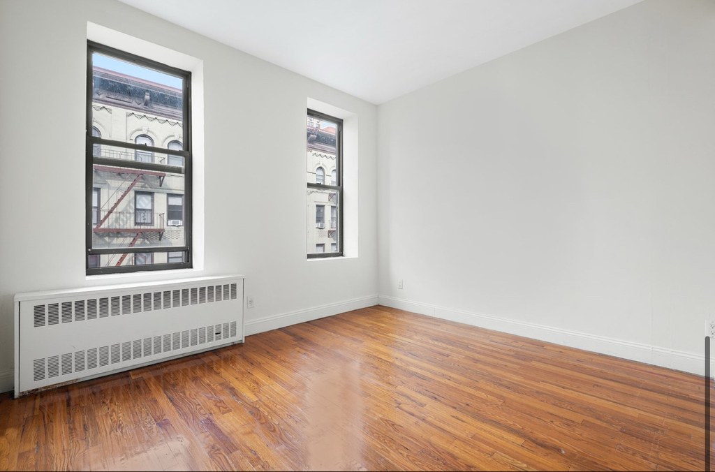 226 East 25th Street - Photo 2