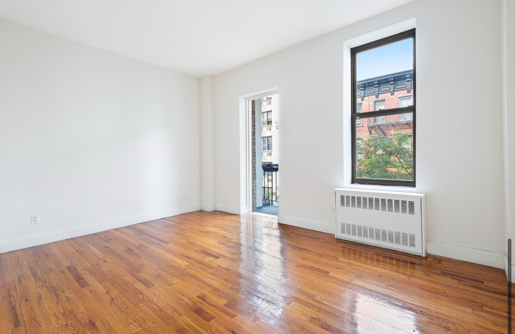 226 East 25th Street - Photo 3