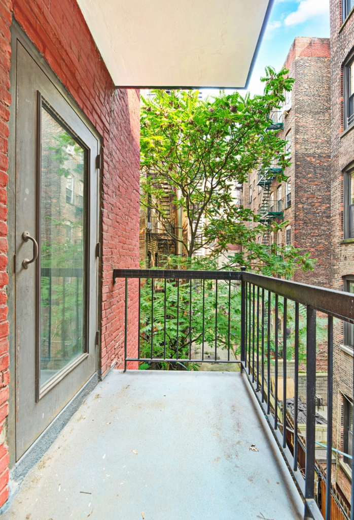 226 East 25th Street - Photo 3