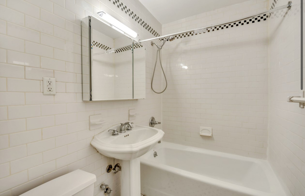 226 East 25th Street - Photo 2