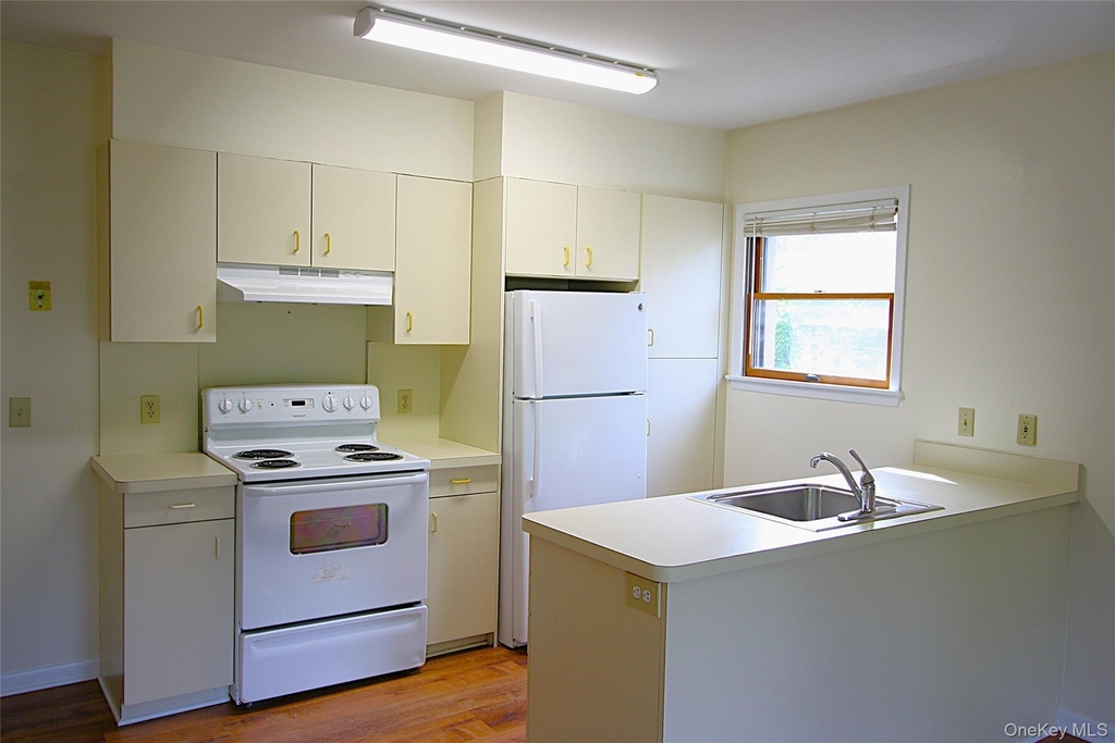 3115 Albany Post Road - Photo 4