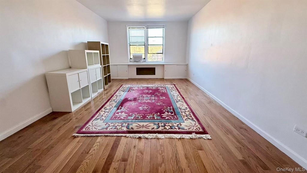 83-60 Vietor Avenue - Photo 4