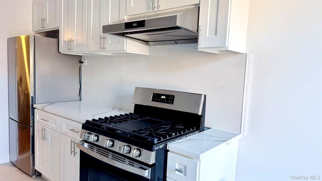 83-60 Vietor Avenue - Photo 3
