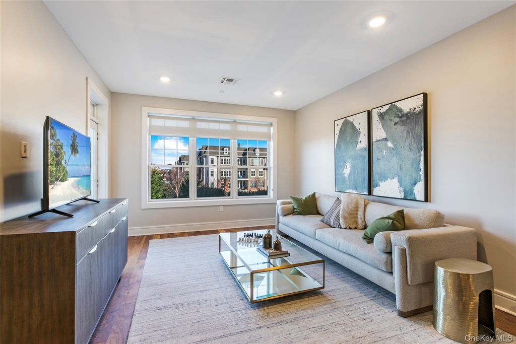 990 Corporate Drive - Photo 2