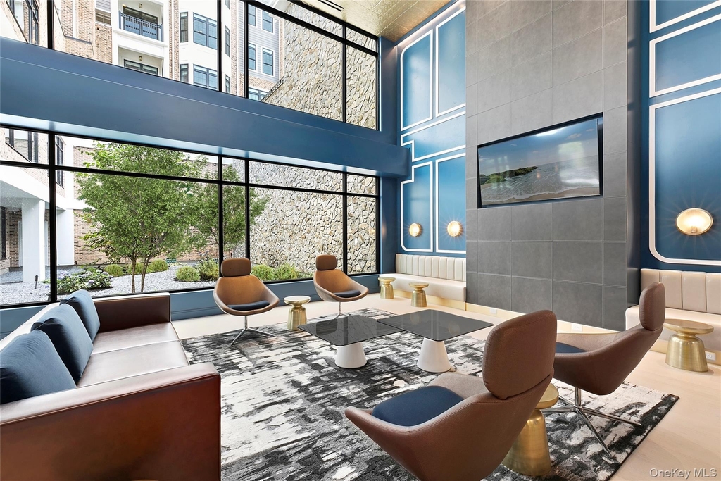 695 Merrick Avenue - Photo 15