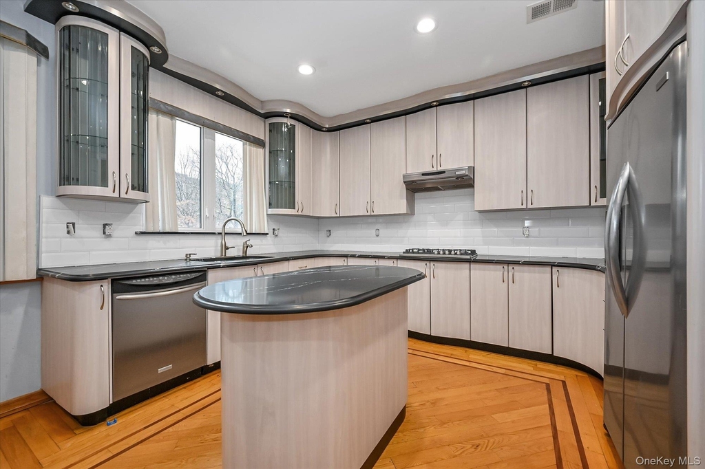 77-16 Kew Forest Lane - Photo 6