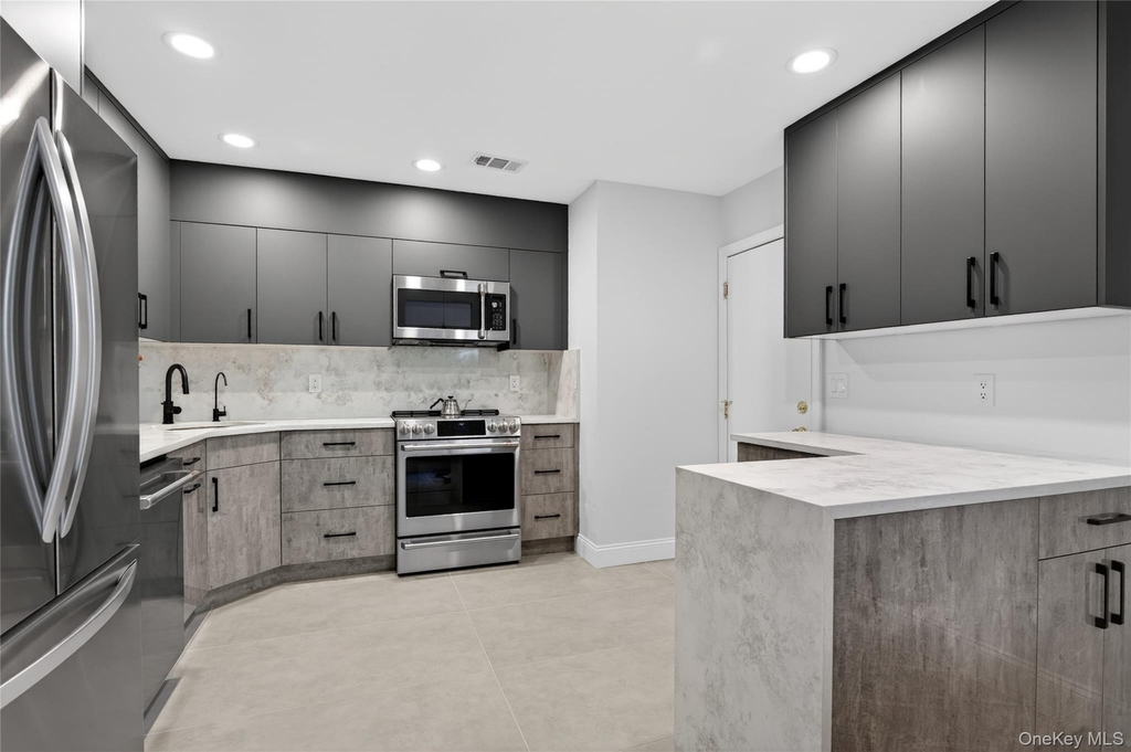 60 Wimbledon Drive - Photo 13