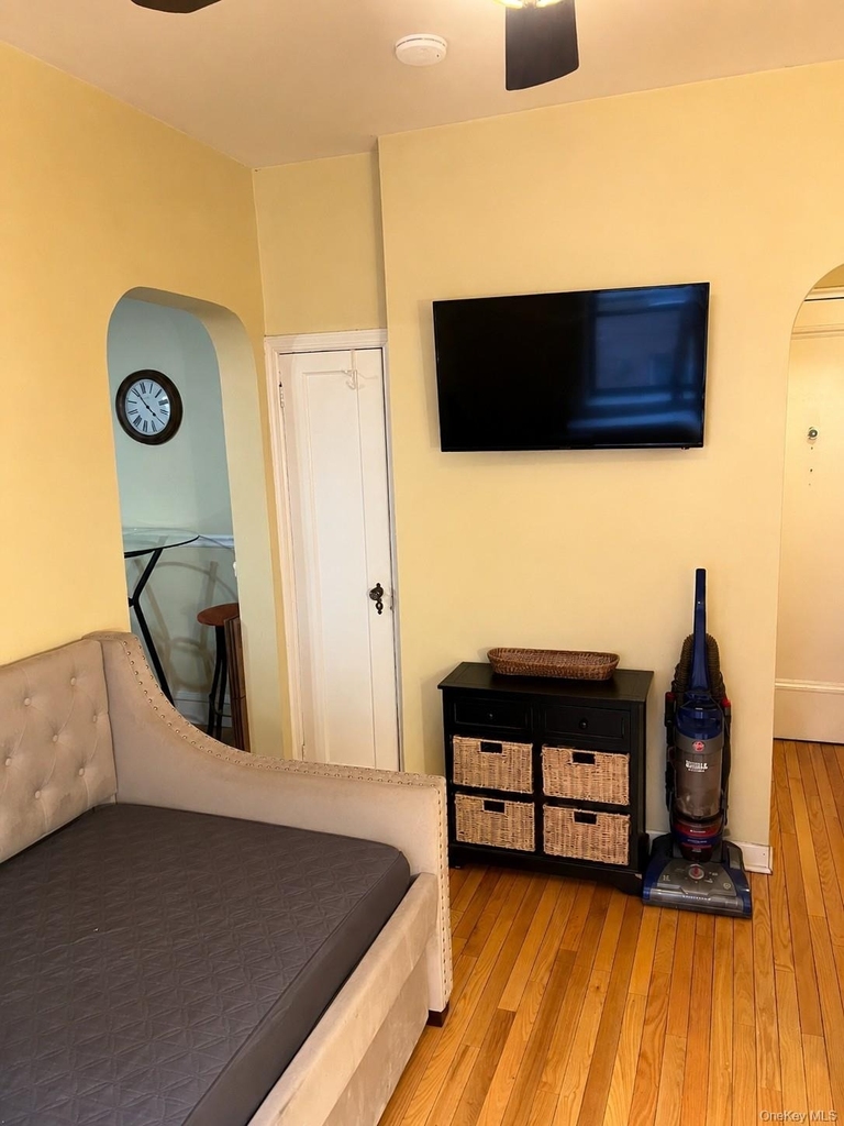 1 Franklin Avenue - Photo 4
