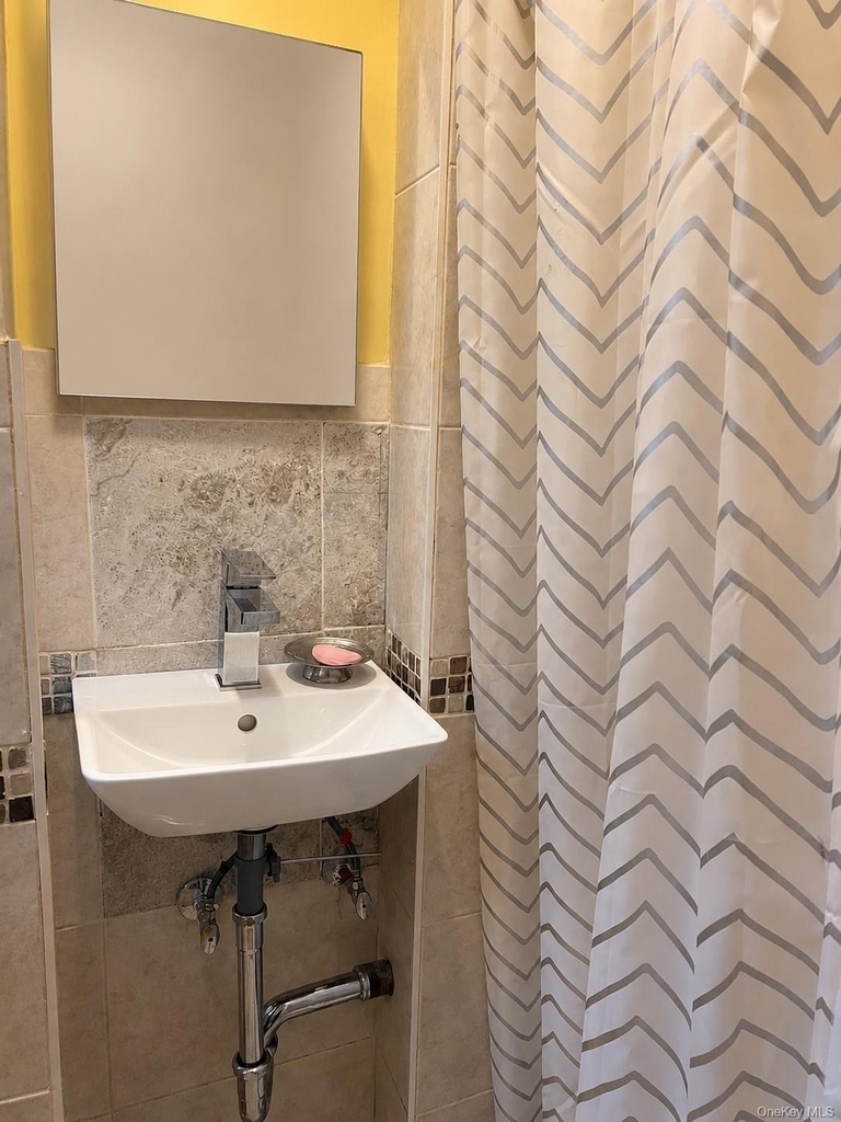 1 Franklin Avenue - Photo 7