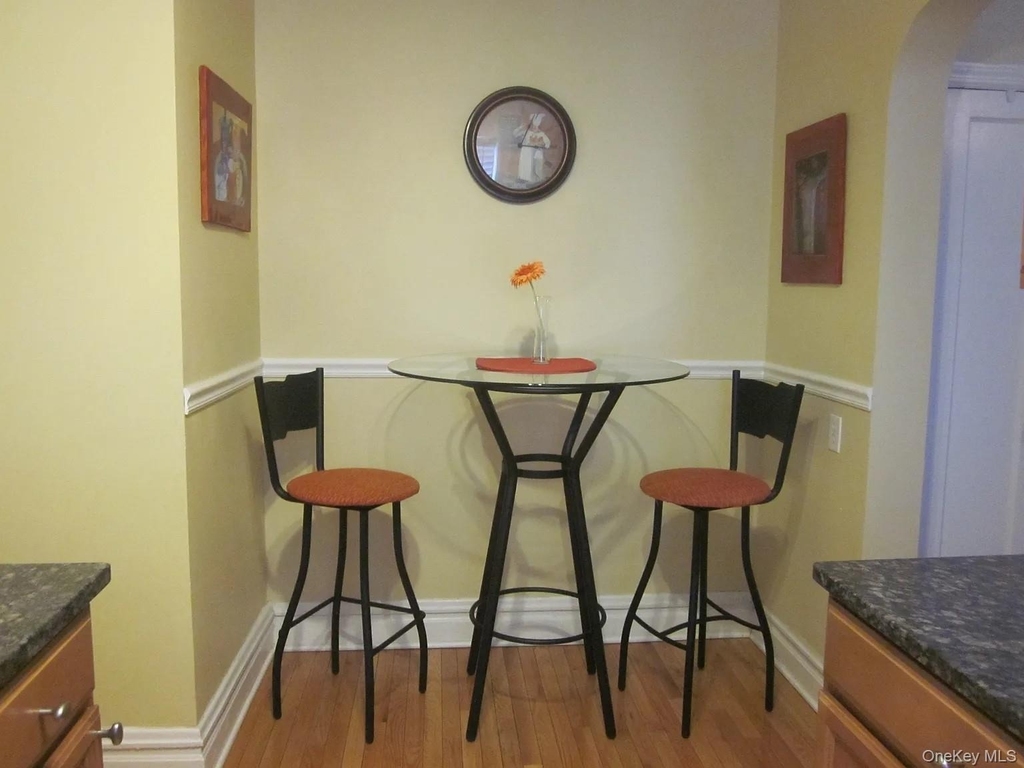 1 Franklin Avenue - Photo 2