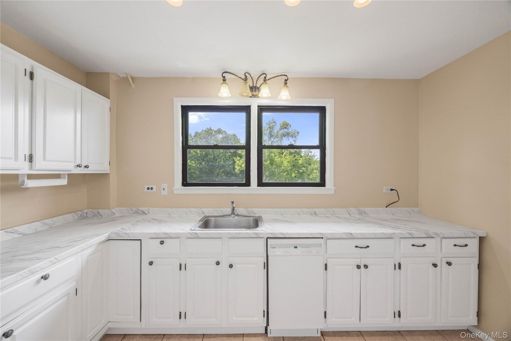 176 Colonial Parkway - Photo 25