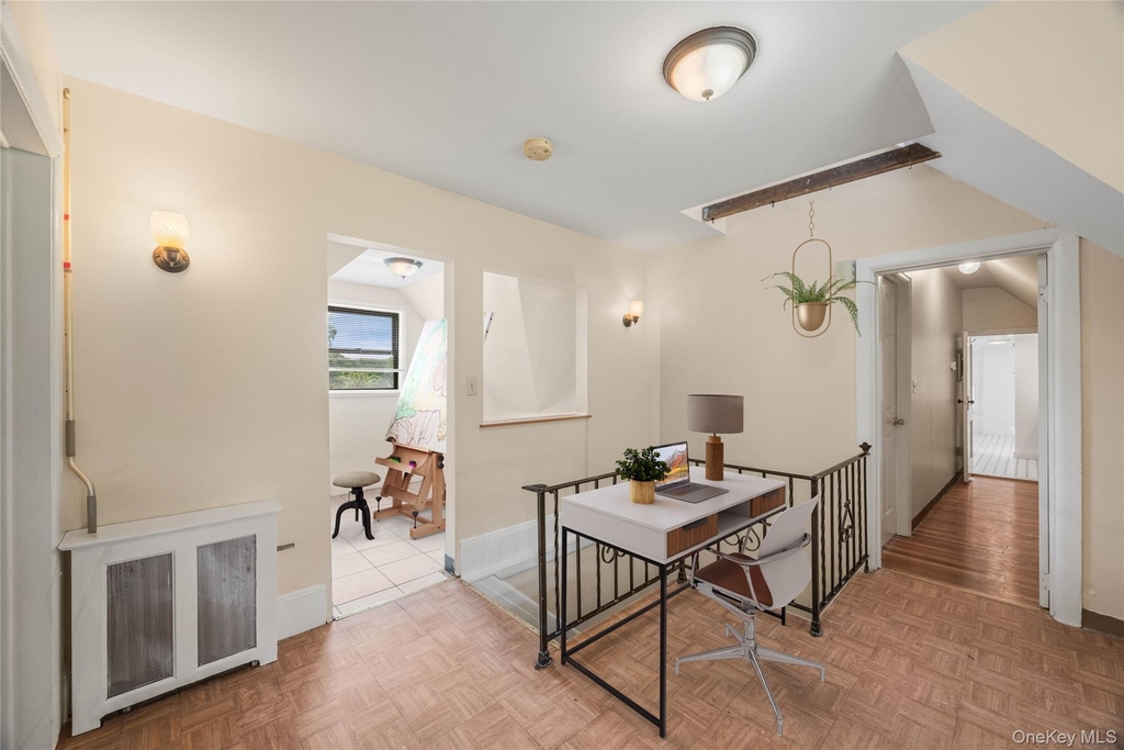 176 Colonial Parkway - Photo 11