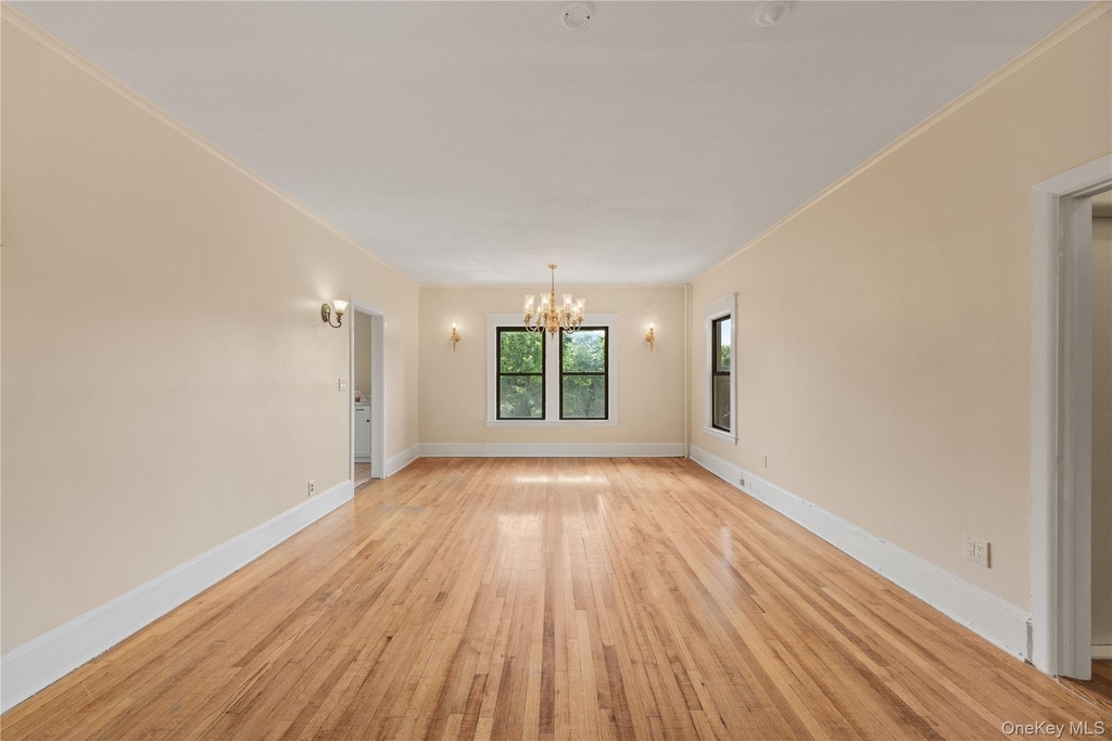 176 Colonial Parkway - Photo 2