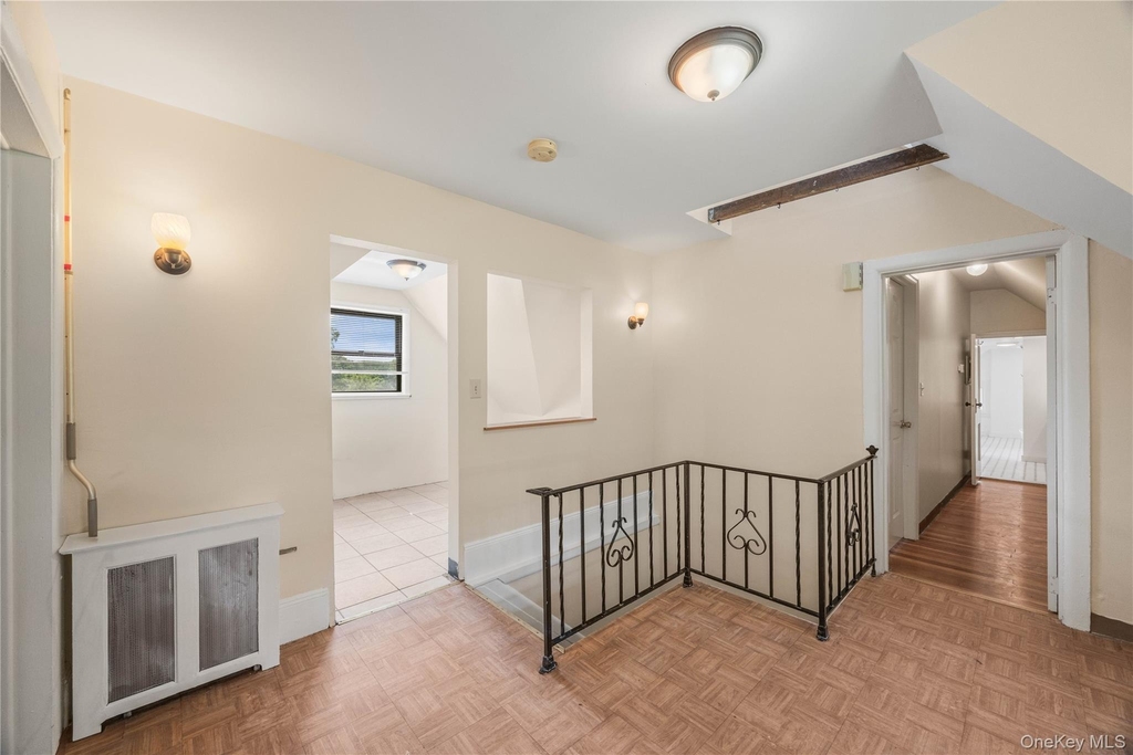 176 Colonial Parkway - Photo 10