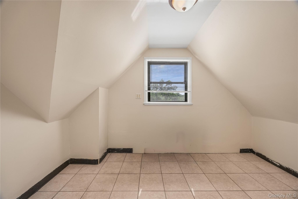 176 Colonial Parkway - Photo 17